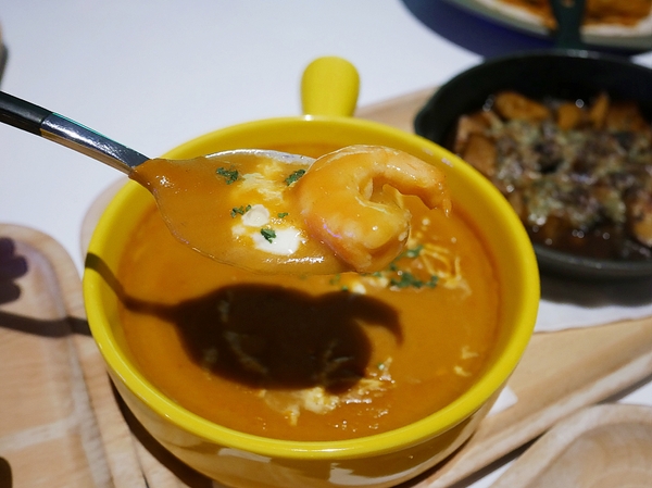 SMEXY 音樂餐廳:SMEXY 音樂餐廳-台北松山區特色餐館 從早午餐一路開到宵夜 餐點、服務都夠水準 夜晚還有live band 邊用餐邊聽音樂大享受