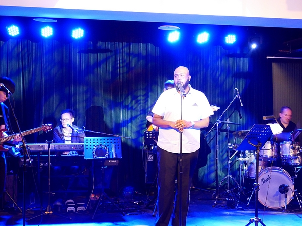 SMEXY 音樂餐廳:SMEXY 音樂餐廳-台北松山區特色餐館 從早午餐一路開到宵夜 餐點、服務都夠水準 夜晚還有live band 邊用餐邊聽音樂大享受