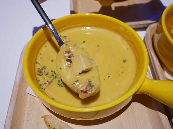 SMEXY 音樂餐廳:SMEXY 音樂餐廳-台北松山區特色餐館 從早午餐一路開到宵夜 餐點、服務都夠水準 夜晚還有live band 邊用餐邊聽音樂大享受