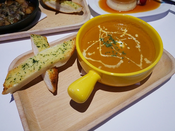 SMEXY 音樂餐廳:SMEXY 音樂餐廳-台北松山區特色餐館 從早午餐一路開到宵夜 餐點、服務都夠水準 夜晚還有live band 邊用餐邊聽音樂大享受