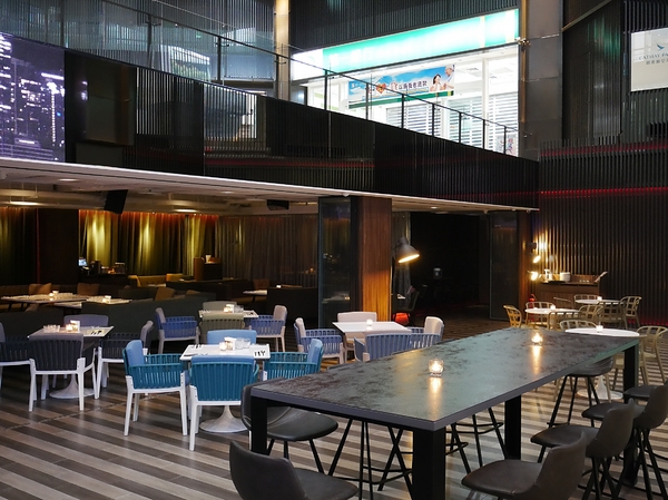 SMEXY 音樂餐廳:SMEXY 音樂餐廳-台北松山區特色餐館 從早午餐一路開到宵夜 餐點、服務都夠水準 夜晚還有live band 邊用餐邊聽音樂大享受