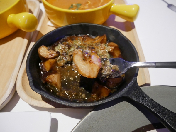 SMEXY 音樂餐廳:SMEXY 音樂餐廳-台北松山區特色餐館 從早午餐一路開到宵夜 餐點、服務都夠水準 夜晚還有live band 邊用餐邊聽音樂大享受