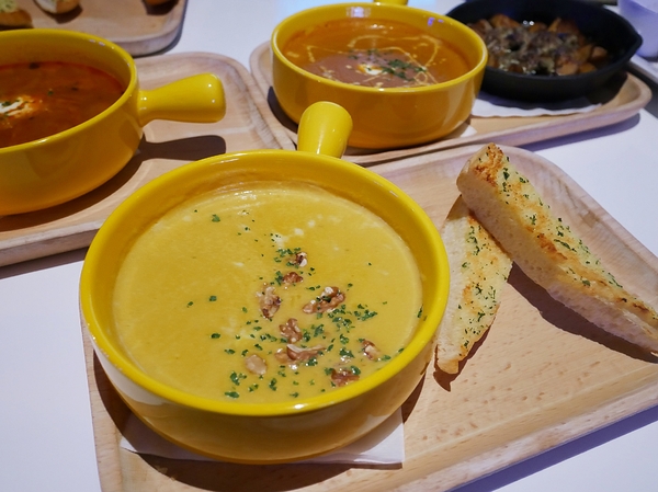 SMEXY 音樂餐廳:SMEXY 音樂餐廳-台北松山區特色餐館 從早午餐一路開到宵夜 餐點、服務都夠水準 夜晚還有live band 邊用餐邊聽音樂大享受