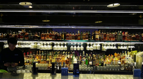 SMEXY 音樂餐廳:SMEXY 音樂餐廳-台北松山區特色餐館 從早午餐一路開到宵夜 餐點、服務都夠水準 夜晚還有live band 邊用餐邊聽音樂大享受