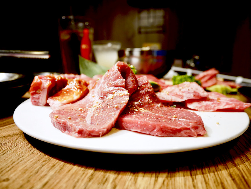 [台北大安] 東區精緻無敵小滿苑燒肉桌邊服務貼心到讓你只要坐著等張嘴大口吃肉其他都不用管 / 國父紀念館 / 東區 / 華視