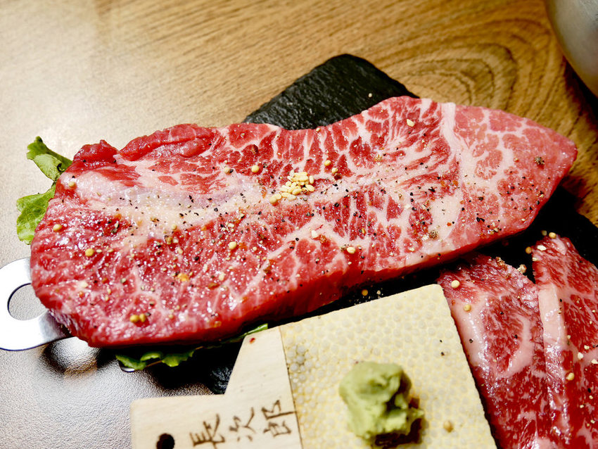 [台北大安] 東區精緻無敵小滿苑燒肉桌邊服務貼心到讓你只要坐著等張嘴大口吃肉其他都不用管 / 國父紀念館 / 東區 / 華視