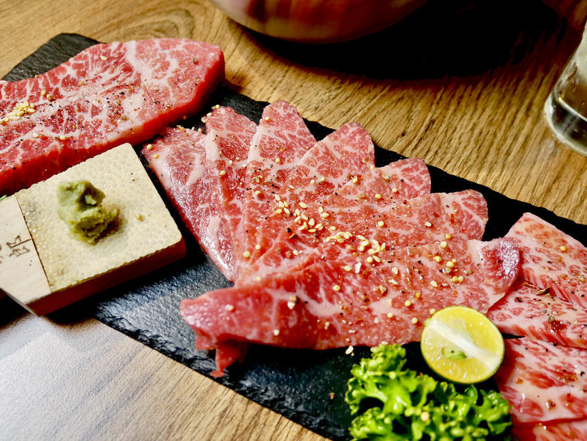 [台北大安] 東區精緻無敵小滿苑燒肉桌邊服務貼心到讓你只要坐著等張嘴大口吃肉其他都不用管 / 國父紀念館 / 東區 / 華視