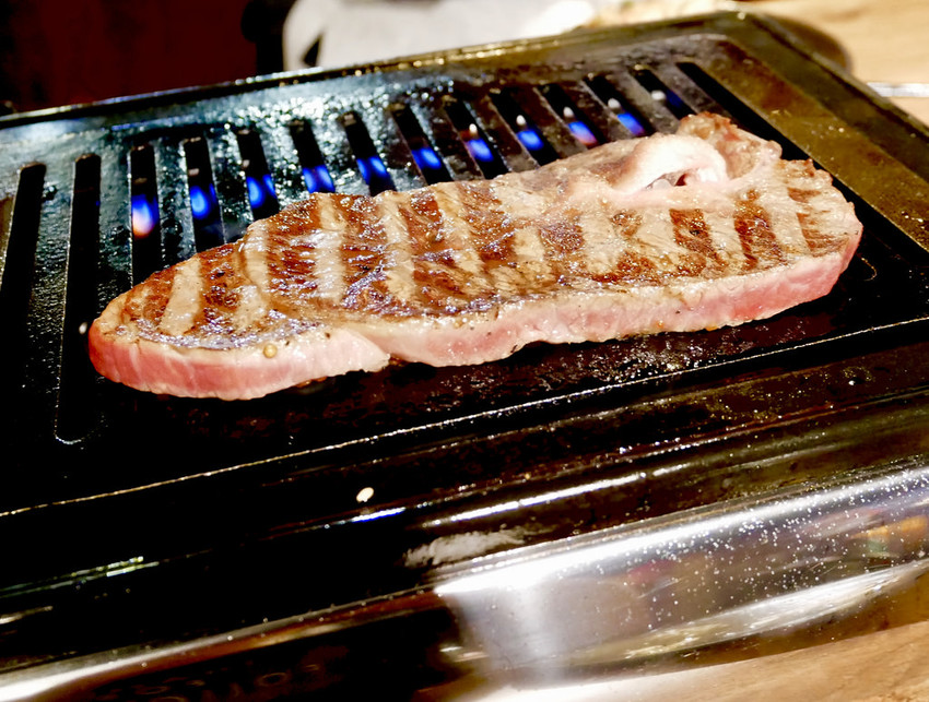 [台北大安] 東區精緻無敵小滿苑燒肉桌邊服務貼心到讓你只要坐著等張嘴大口吃肉其他都不用管 / 國父紀念館 / 東區 / 華視