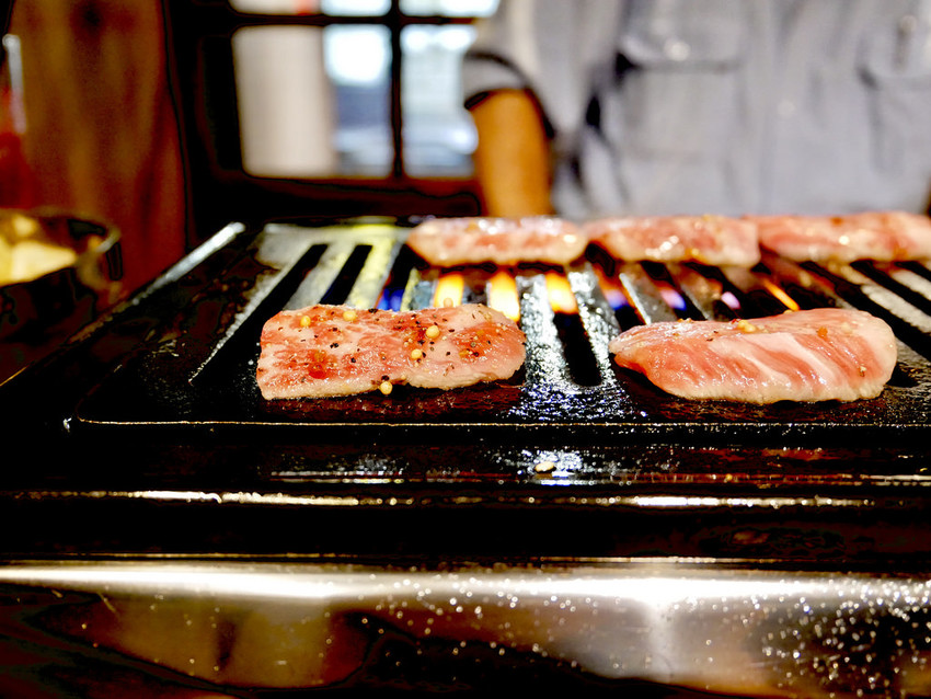 [台北大安] 東區精緻無敵小滿苑燒肉桌邊服務貼心到讓你只要坐著等張嘴大口吃肉其他都不用管 / 國父紀念館 / 東區 / 華視