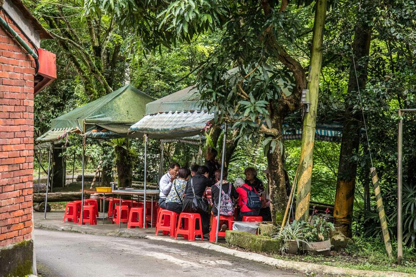桃園市大溪區阮家莊土雞城-老大店｜連google都會迷路？荒山野嶺超偏僻土雞城，沒預約吃不到唷