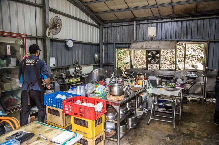 桃園市大溪區阮家莊土雞城-老大店｜連google都會迷路？荒山野嶺超偏僻土雞城，沒預約吃不到唷