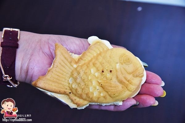 桃園中壢美食-天鯛魚燒-可愛肥鯉魚很熱門，爆漿起司跟招牌花生強強滾啊，好多人來排隊 @民宿女王芽月-美食.旅遊.全台趴趴走