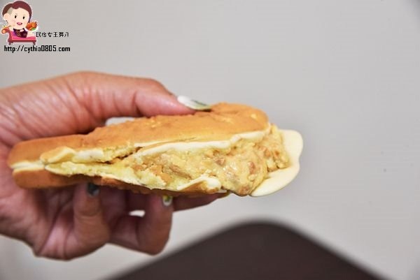 桃園中壢美食-天鯛魚燒-可愛肥鯉魚很熱門，爆漿起司跟招牌花生強強滾啊，好多人來排隊 @民宿女王芽月-美食.旅遊.全台趴趴走