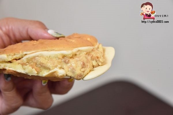 桃園中壢美食-天鯛魚燒-可愛肥鯉魚很熱門，爆漿起司跟招牌花生強強滾啊，好多人來排隊 @民宿女王芽月-美食.旅遊.全台趴趴走