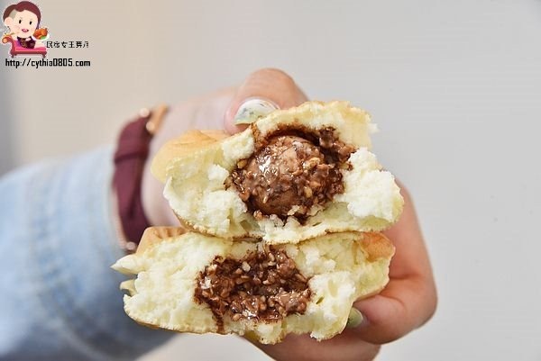 桃園中壢美食-天鯛魚燒-可愛肥鯉魚很熱門，爆漿起司跟招牌花生強強滾啊，好多人來排隊 @民宿女王芽月-美食.旅遊.全台趴趴走