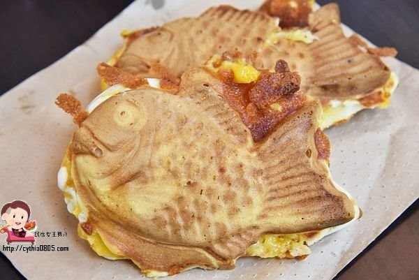 桃園中壢美食-天鯛魚燒-可愛肥鯉魚很熱門，爆漿起司跟招牌花生強強滾啊，好多人來排隊 @民宿女王芽月-美食.旅遊.全台趴趴走