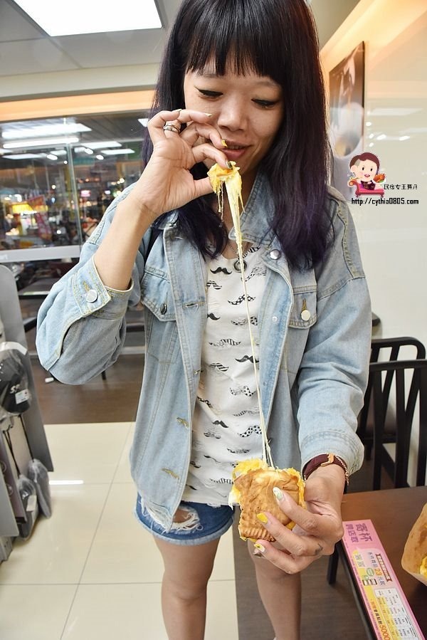 桃園中壢美食-天鯛魚燒-可愛肥鯉魚很熱門，爆漿起司跟招牌花生強強滾啊，好多人來排隊 @民宿女王芽月-美食.旅遊.全台趴趴走