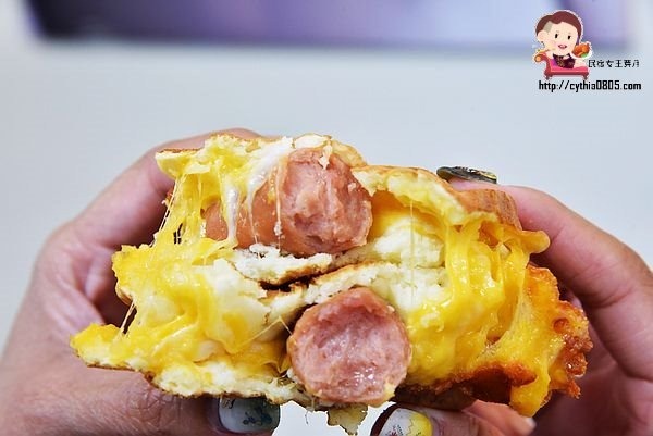 桃園中壢美食-天鯛魚燒-可愛肥鯉魚很熱門，爆漿起司跟招牌花生強強滾啊，好多人來排隊 @民宿女王芽月-美食.旅遊.全台趴趴走