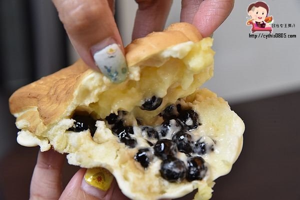 桃園中壢美食-天鯛魚燒-可愛肥鯉魚很熱門，爆漿起司跟招牌花生強強滾啊，好多人來排隊 @民宿女王芽月-美食.旅遊.全台趴趴走