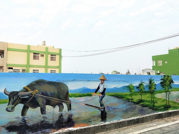 熊貓站彩繪牆: 【彰化線西景點】熊貓站彩繪牆~熊貓母子等公車,一起撐傘超療癒的