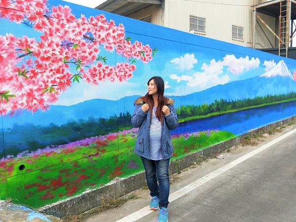 熊貓站彩繪牆: 【彰化線西景點】熊貓站彩繪牆~熊貓母子等公車,一起撐傘超療癒的