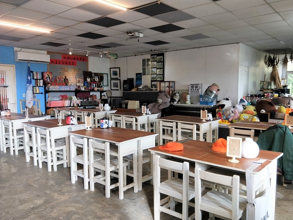 鹿港秘密基地:【彰化福興景點】鹿港秘密基地~親子同樂特色餐廳,任天堂、小瑪莉電動、彈珠台給大家玩,體驗披薩DIY手作(假日限定)