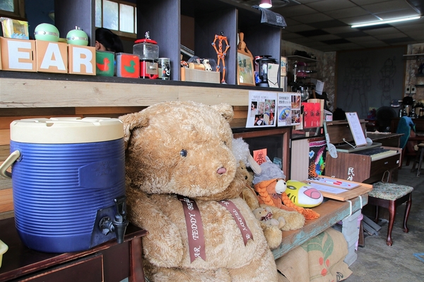 鹿港秘密基地:【彰化福興景點】鹿港秘密基地~親子同樂特色餐廳,任天堂、小瑪莉電動、彈珠台給大家玩,體驗披薩DIY手作(假日限定)