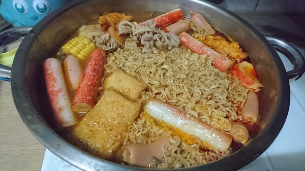 衝喜麻辣鍋底：美食團購~衝喜麻辣鍋底~在家自製火鍋大餐~湯頭濃郁麻辣夠爽快~冒汗中~
