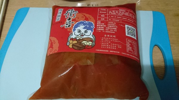 衝喜麻辣鍋底：美食團購~衝喜麻辣鍋底~在家自製火鍋大餐~湯頭濃郁麻辣夠爽快~冒汗中~