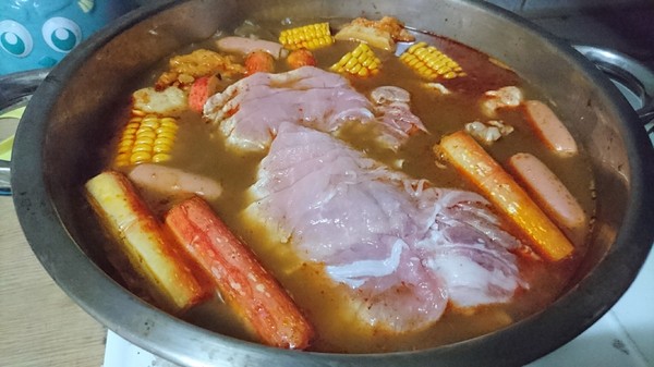 衝喜麻辣鍋底：美食團購~衝喜麻辣鍋底~在家自製火鍋大餐~湯頭濃郁麻辣夠爽快~冒汗中~