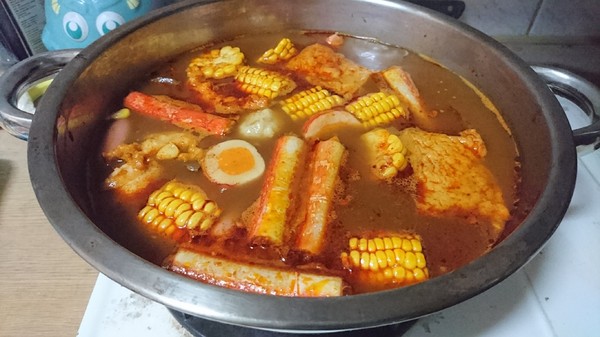 衝喜麻辣鍋底：美食團購~衝喜麻辣鍋底~在家自製火鍋大餐~湯頭濃郁麻辣夠爽快~冒汗中~