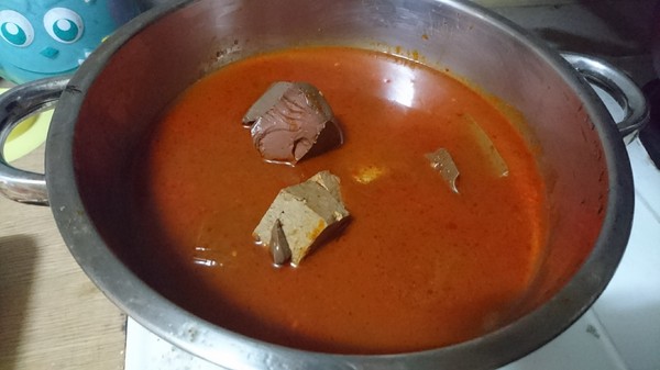 衝喜麻辣鍋底：美食團購~衝喜麻辣鍋底~在家自製火鍋大餐~湯頭濃郁麻辣夠爽快~冒汗中~