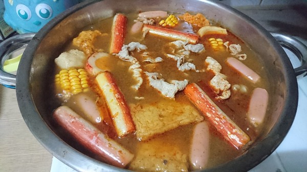 衝喜麻辣鍋底：美食團購~衝喜麻辣鍋底~在家自製火鍋大餐~湯頭濃郁麻辣夠爽快~冒汗中~