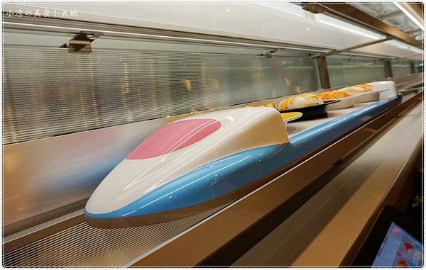 Magic Touch 点爭鮮 J-Mall店：台中西屯』Magic Touch 点爭鮮║J-Mall商場全新開幕，新幹線列車直送壽司，咻~美味直達車！