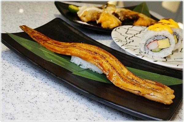 Magic Touch 点爭鮮 J-Mall店：台中西屯』Magic Touch 点爭鮮║J-Mall商場全新開幕，新幹線列車直送壽司，咻~美味直達車！