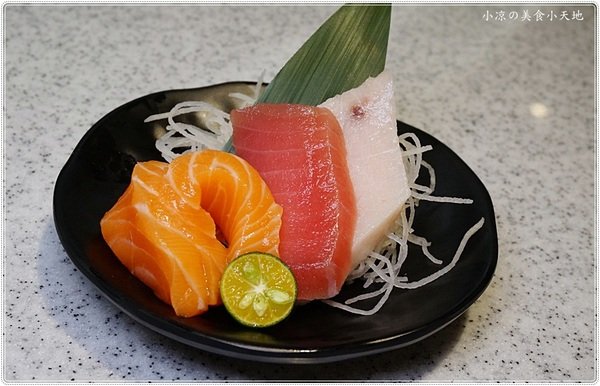 Magic Touch 点爭鮮 J-Mall店：台中西屯』Magic Touch 点爭鮮║J-Mall商場全新開幕，新幹線列車直送壽司，咻~美味直達車！