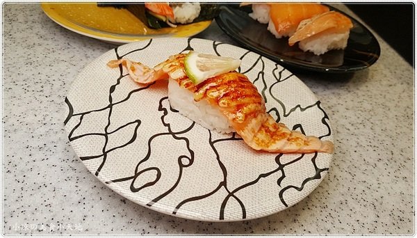 Magic Touch 点爭鮮 J-Mall店：台中西屯』Magic Touch 点爭鮮║J-Mall商場全新開幕，新幹線列車直送壽司，咻~美味直達車！