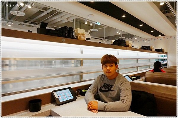 Magic Touch 点爭鮮 J-Mall店：台中西屯』Magic Touch 点爭鮮║J-Mall商場全新開幕，新幹線列車直送壽司，咻~美味直達車！