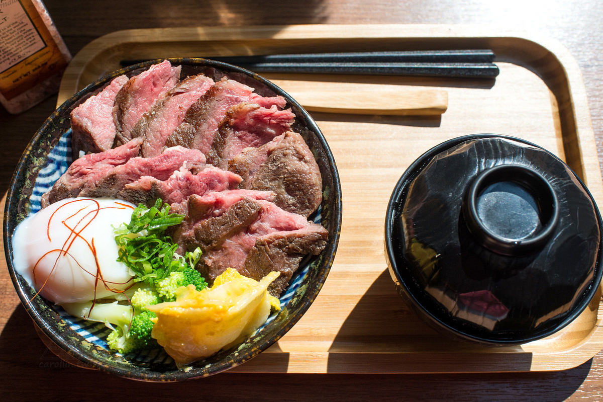 《兩斤家廚房 1.2KG Kitchen》choice等級 炙燒牛排丼飯 - 卡琳。摸魚兒趣