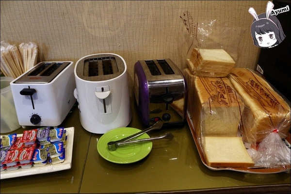 金鳳凰商務旅館：[住宿]►高雄鳳山區◄金鳳凰商務旅館－平日住宿千元有找、附近有南霸天丹丹漢堡&青年夜市~鳳山車站步行約五分鐘