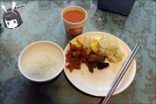 金鳳凰商務旅館：[住宿]►高雄鳳山區◄金鳳凰商務旅館－平日住宿千元有找、附近有南霸天丹丹漢堡&青年夜市~鳳山車站步行約五分鐘
