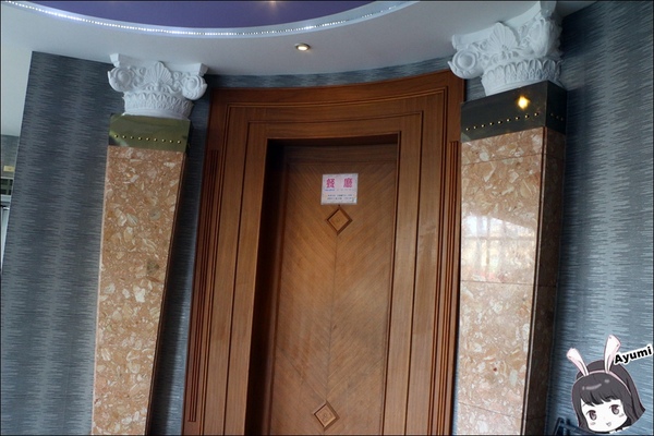 金鳳凰商務旅館：[住宿]►高雄鳳山區◄金鳳凰商務旅館－平日住宿千元有找、附近有南霸天丹丹漢堡&青年夜市~鳳山車站步行約五分鐘