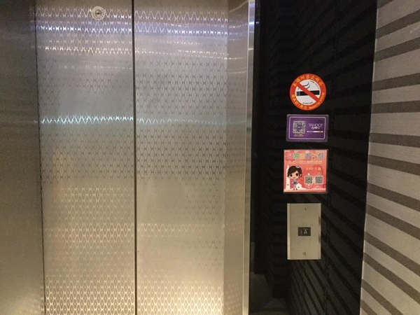 金鳳凰商務旅館：[住宿]►高雄鳳山區◄金鳳凰商務旅館－平日住宿千元有找、附近有南霸天丹丹漢堡&青年夜市~鳳山車站步行約五分鐘