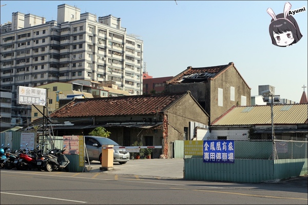 金鳳凰商務旅館：[住宿]►高雄鳳山區◄金鳳凰商務旅館－平日住宿千元有找、附近有南霸天丹丹漢堡&青年夜市~鳳山車站步行約五分鐘