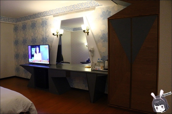 金鳳凰商務旅館：[住宿]►高雄鳳山區◄金鳳凰商務旅館－平日住宿千元有找、附近有南霸天丹丹漢堡&青年夜市~鳳山車站步行約五分鐘