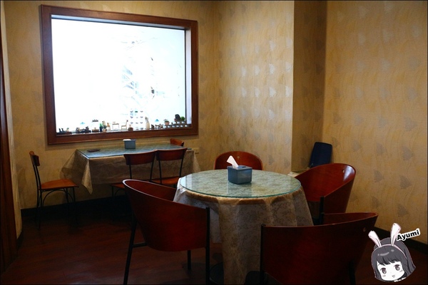 金鳳凰商務旅館：[住宿]►高雄鳳山區◄金鳳凰商務旅館－平日住宿千元有找、附近有南霸天丹丹漢堡&青年夜市~鳳山車站步行約五分鐘