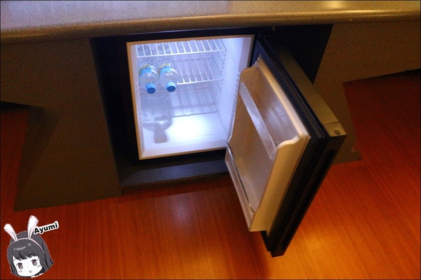 金鳳凰商務旅館：[住宿]►高雄鳳山區◄金鳳凰商務旅館－平日住宿千元有找、附近有南霸天丹丹漢堡&青年夜市~鳳山車站步行約五分鐘