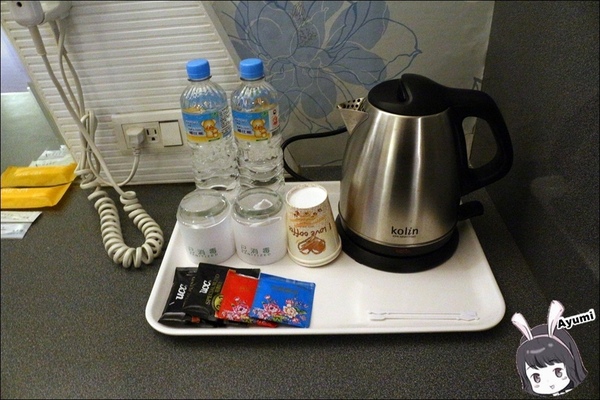 金鳳凰商務旅館：[住宿]►高雄鳳山區◄金鳳凰商務旅館－平日住宿千元有找、附近有南霸天丹丹漢堡&青年夜市~鳳山車站步行約五分鐘