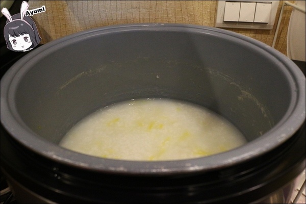 金鳳凰商務旅館：[住宿]►高雄鳳山區◄金鳳凰商務旅館－平日住宿千元有找、附近有南霸天丹丹漢堡&青年夜市~鳳山車站步行約五分鐘