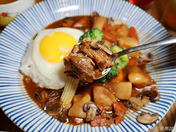 信義區咖哩|呂舖食堂|平價咖哩,特色咖哩飯、自製小菜、飲料、奶酪,學生、親子、小資族用餐的好選擇!咖